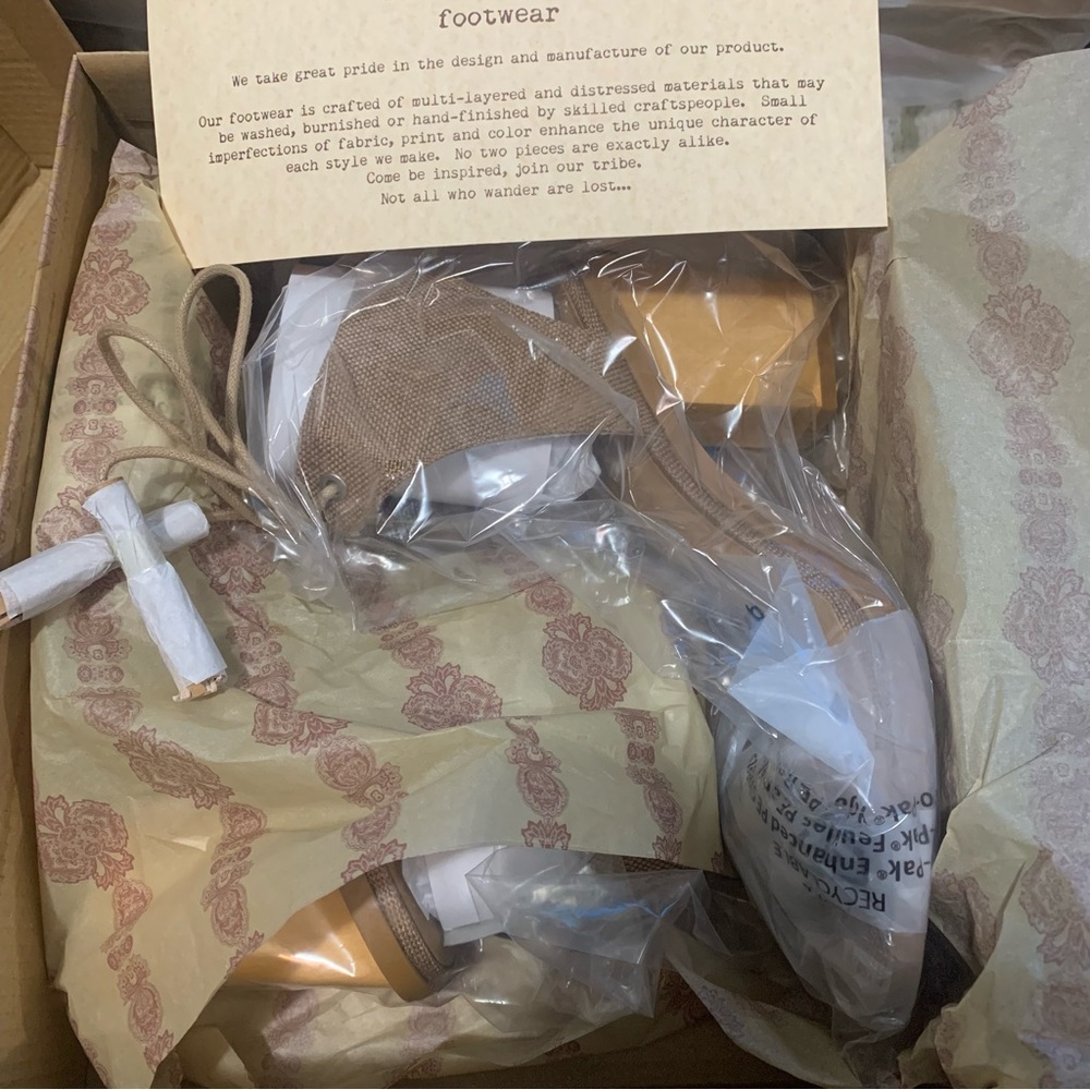 🌸Band of gypsies tie up sandal new with box 🌸 - Picture 4 of 4
